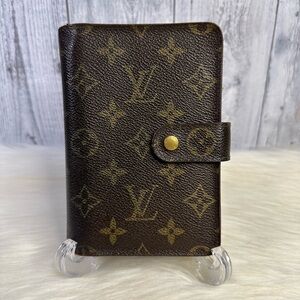 LOUIS VUITTON monogram large zip passport wallet